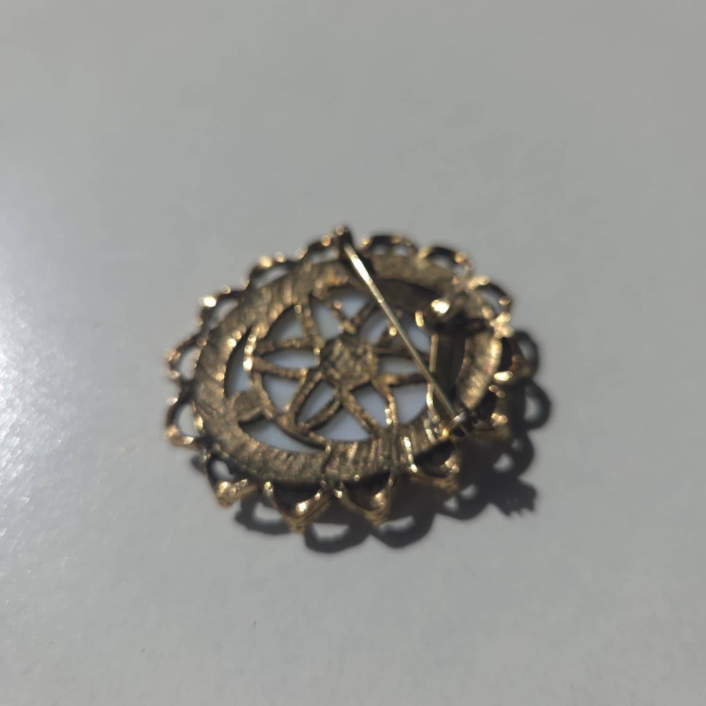 Vintage English Floral Violet Brooch Womens Gold Purple Victorian Style - Picture 4 of 5